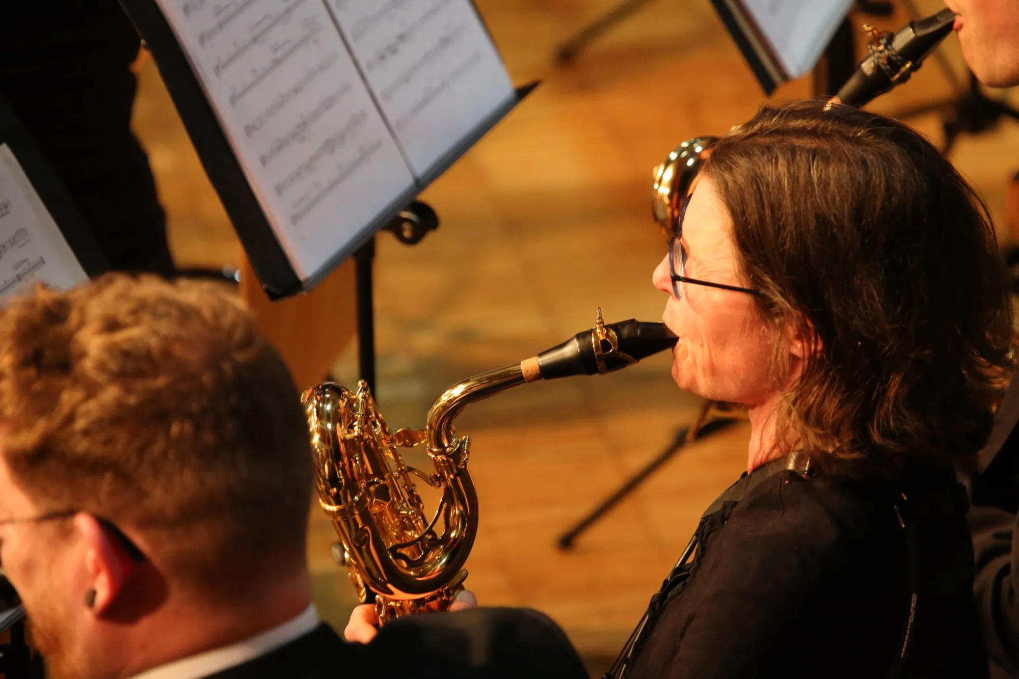 Saxophonistin beim Spiel